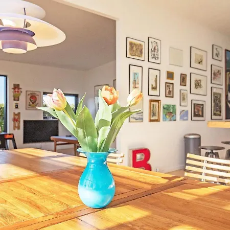 6 Person In Vaeggerlose-by Traum Væggerløse