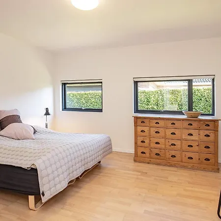 6 Person In Vaeggerlose-by Traum Væggerløse