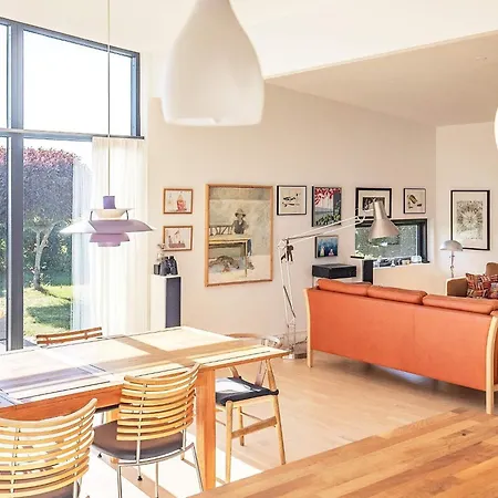 6 Person In Vaeggerlose-by Traum