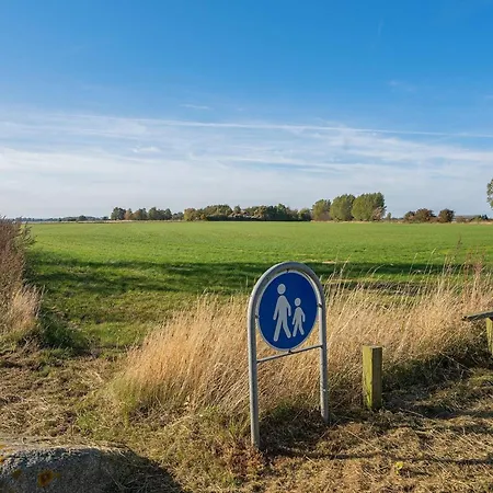 6 Person In Vaeggerlose-by Traum Væggerløse