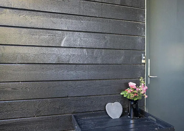 Holiday home 6 Person In Vaeggerlose-by Traum *