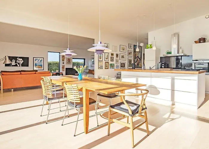 Holiday home 6 Person In Vaeggerlose-by Traum *