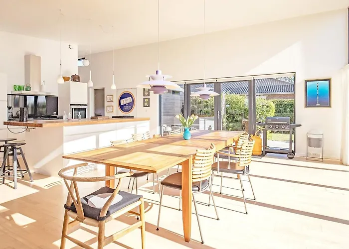 Holiday home 6 Person In Vaeggerlose-by Traum